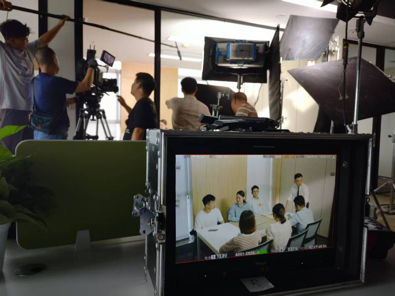 平谷区TVC拍摄公司：科技产品视觉化大师，诠释未来感与功能美学